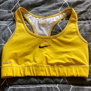 Good Condition Nike Sports Bra Size M